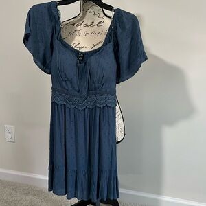 Flowing lily rose dress NWT